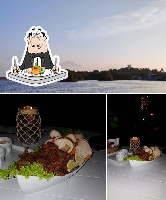 A ilustração da comida e exterior no Recantinho