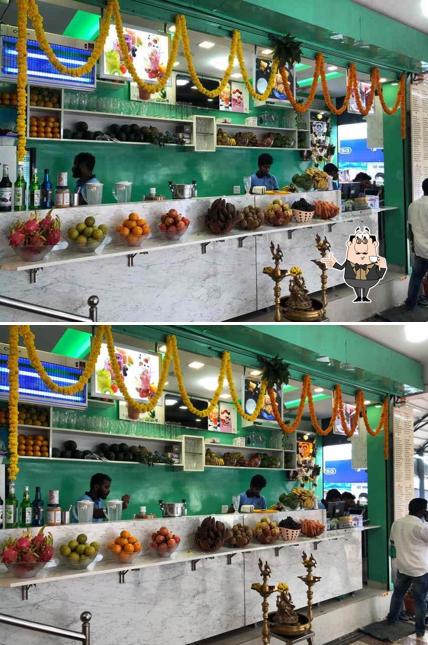 Enjoy a drink at Shakthivel's Pazhamudircholai