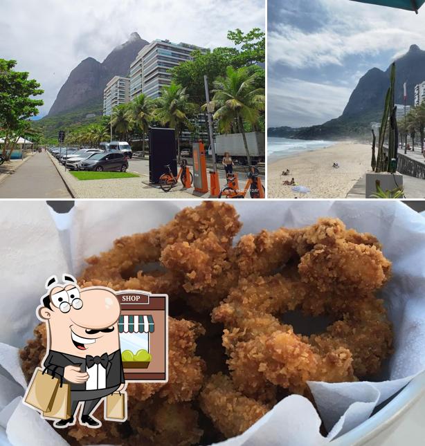 A imagem da exterior e comida no QuiQui São Conrado