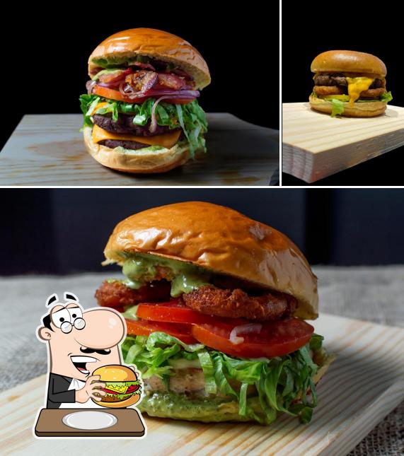 Delicie-se com um hambúrguer no Império das Pizzas