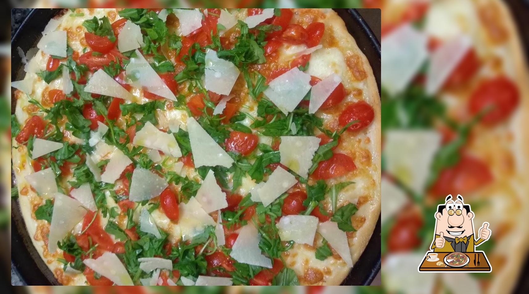 A Pizza al taglio e da Asporto Fedy Pizza, puoi provare una bella pizza