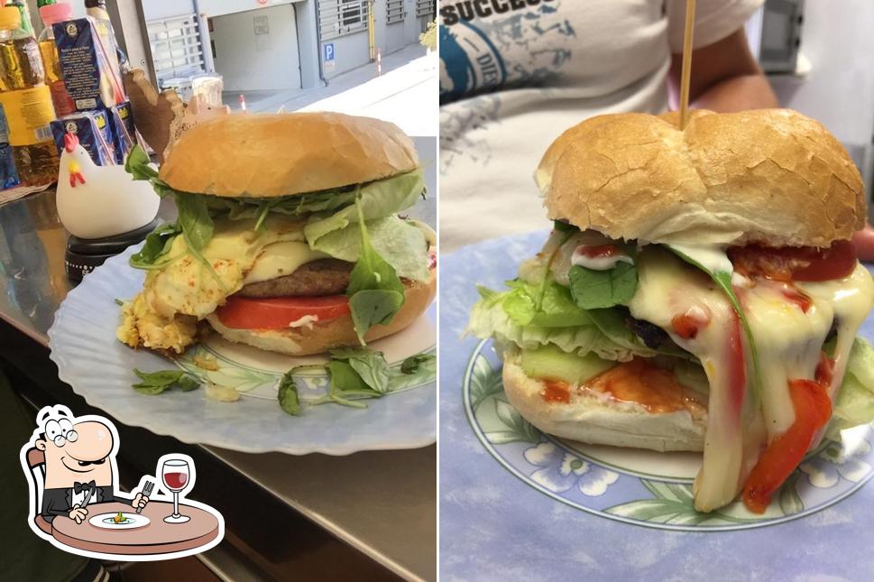 Cibo al Pollo Kebab Pizza Hamburger Curry Würstel Menu Ortisei