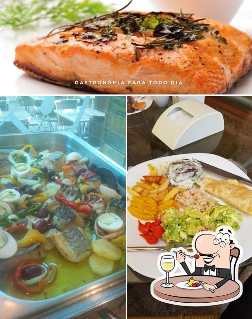 Comida em Restaurante Mistura Fina