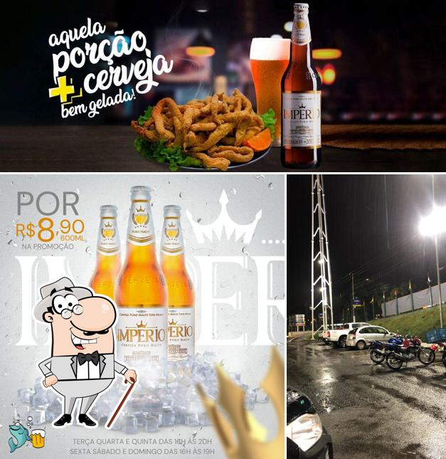 Entre diferentes coisas, exterior e comida podem ser encontrados no Cantinho dos Peixes Mogi Guaçu