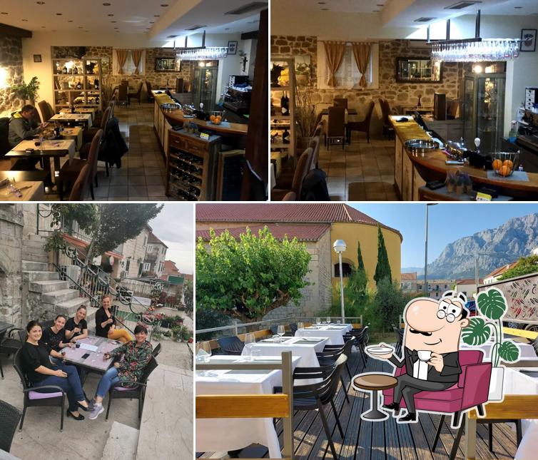 Siediti a un tavolo di Restaurant "Kap Uja"