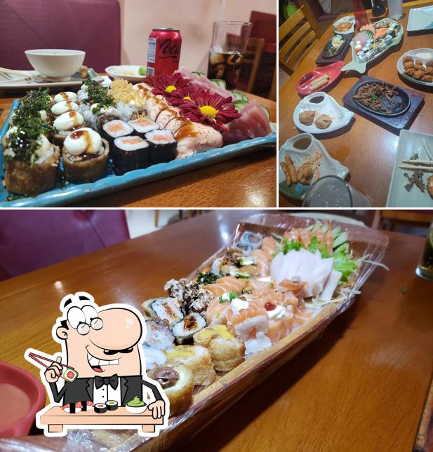 Rolos de sushi são servidos no Terumi Sushi Mauá