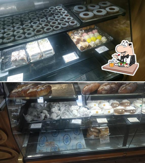 Cibo al Pasticceria Cristo Re di Francesco Barresi