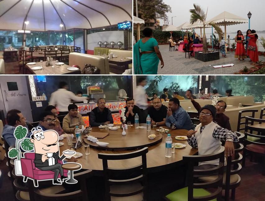 The interior of Reda Restaurant & Banquet Banquet Hall in Uttarpara Family Restaurant in Uttarpara