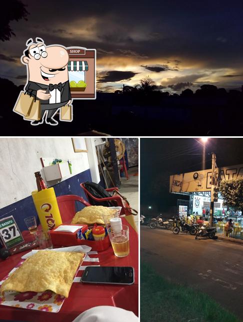 A exterior e comida do restaurante