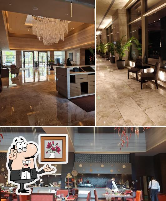 The interior of InAzia