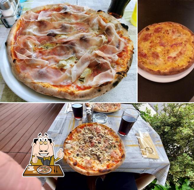 A Pizzeria Trattoria Capello, puoi assaggiare una bella pizza
