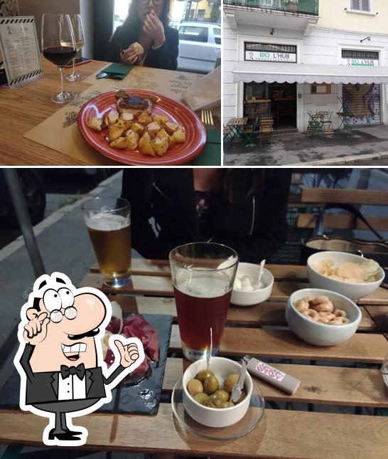 La interni e tavolo da pranzo del ristorante