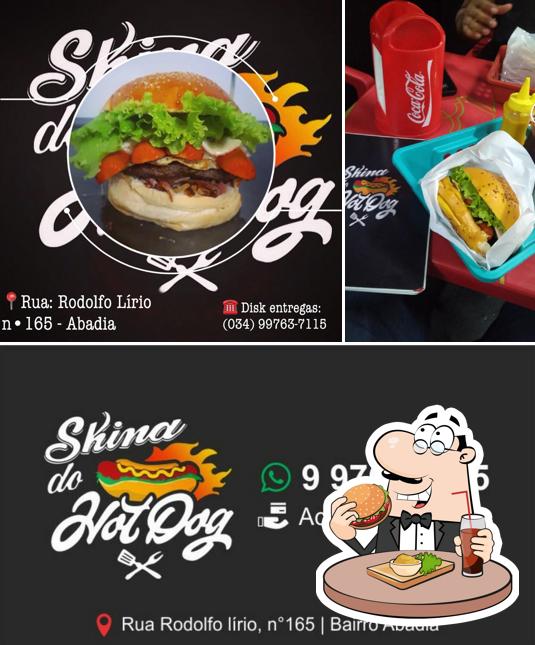 Experimente um hambúrguer no SKINA DO HOT DOG