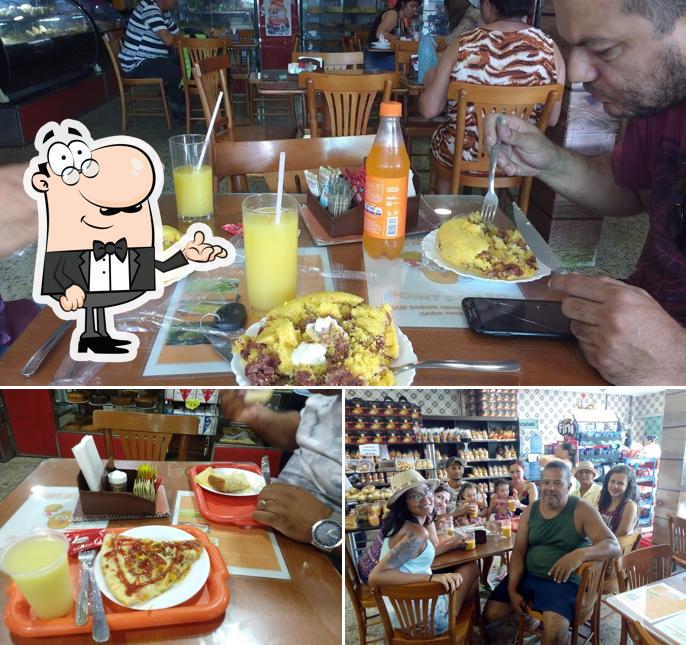 Sente em uma das mesas no Point do Pão