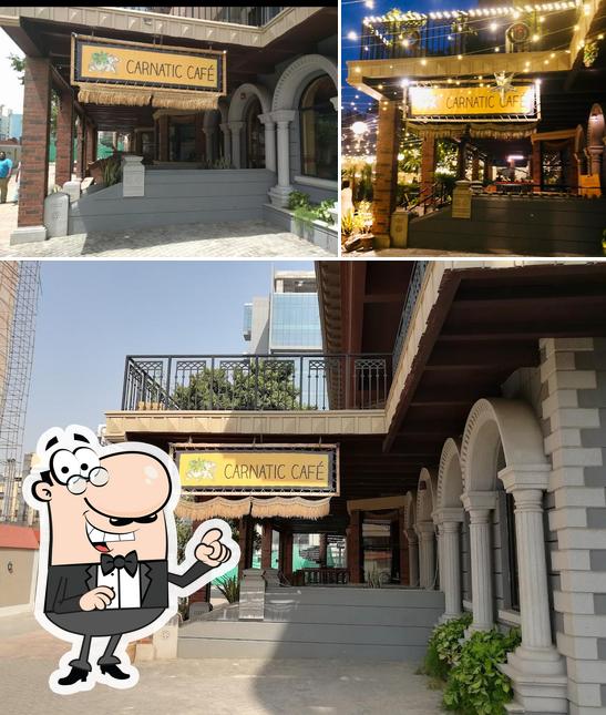 You can get some fresh air at the outside area of Carnatic Cafe Gurugram