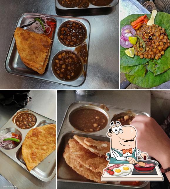 Omelette at Sethi's chole Katlambe