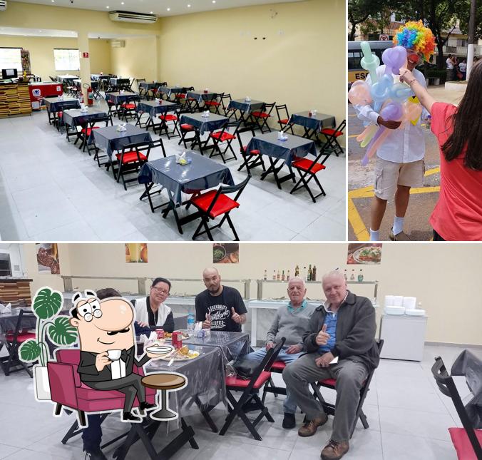 O interior do Restaurante 6 Q Escolhem - ARM. Comércio de Alimentos