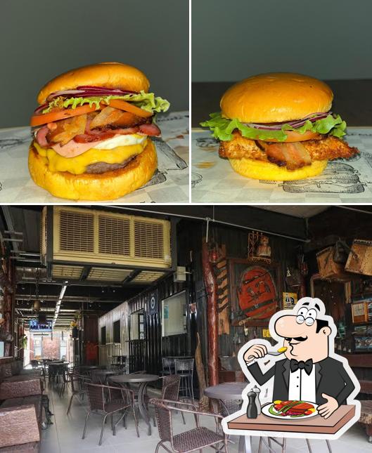 A comida e interior do restaurante