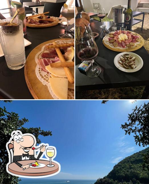 Questa è la foto che mostra la cibo e esterno di Namastè - Roof Garden Bar