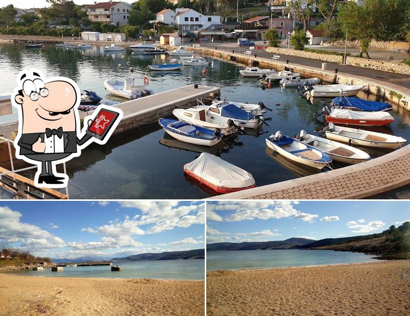 Goditi la vista dall'area esterna di Caffe Riva