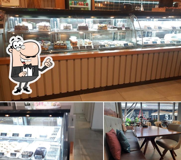 O interior do Santa Gula Café e Bistrô