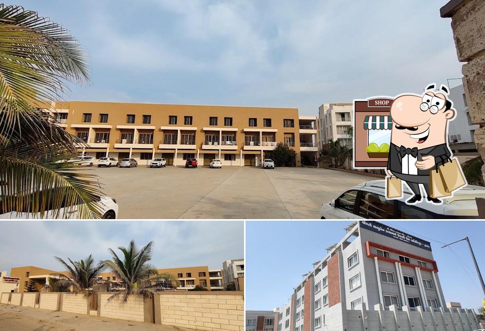 The outside part is an important feature of Kadva Patel Samaj / Uma Atithi Gruh - Dwarka