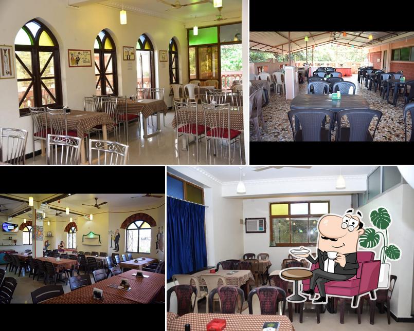 FOOD PALACE Multicusine Family Restaurant & Bar