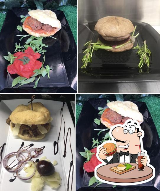 Ordina uno dei tipi di hamburger proposti a LA PIZZONTA AQUILANA - Street food