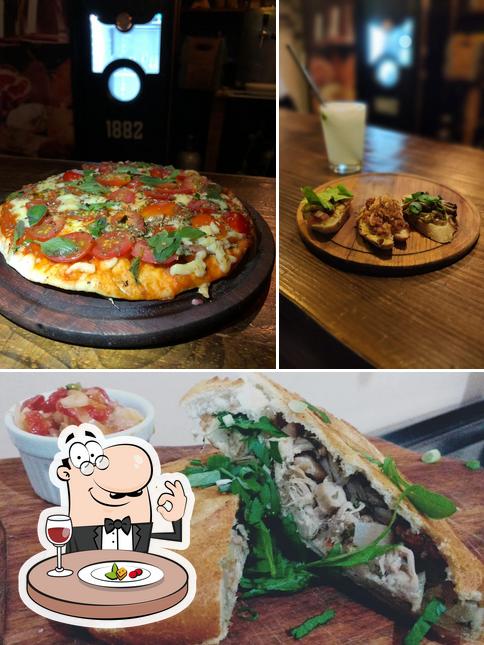 Platos en A Taberna Colonial