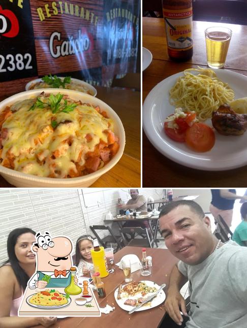 O Restaurante O Gauchão se destaca pelo comida e mesa de jantar