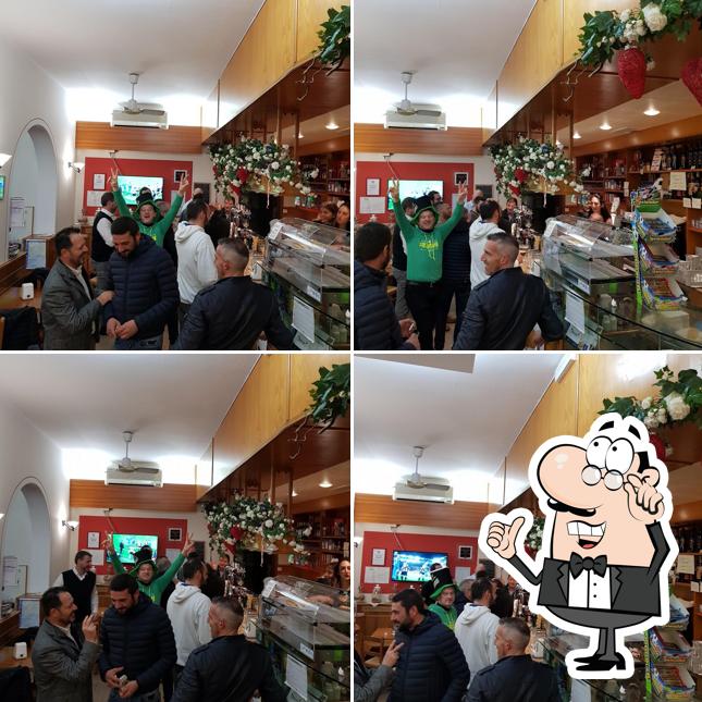 Dai un'occhiata agli interni di Bar DA Cocio