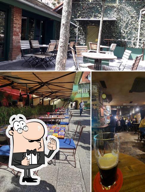 Guarda questa foto di Cutty sark food corner