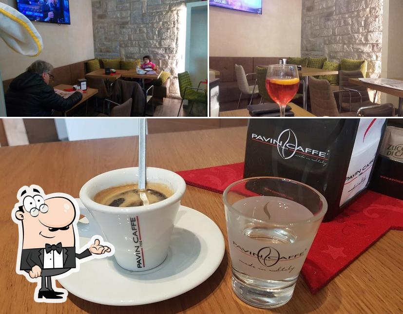 Guarda la foto che mostra la interni e bevanda di Bar In Piazza