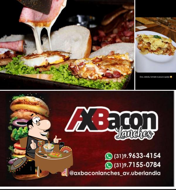 O AxBacon Lanches e Açaí se destaca pelo comida e interior
