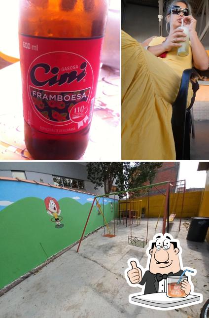 A bebida e área de lazer do restaurante