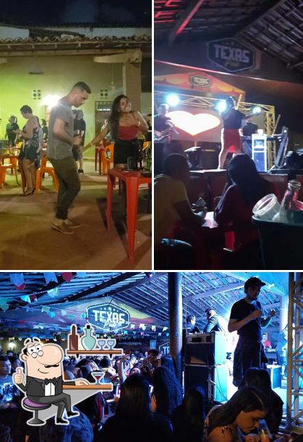 O interior do TEXAS PUB