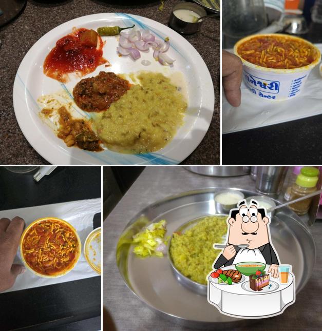 Hot and sour soup at Bhuvneshwari Khichdi Center