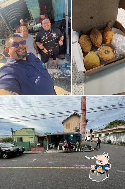 Entre diferentes coisas, comida e exterior podem ser encontrados no Salgado do Mineiro