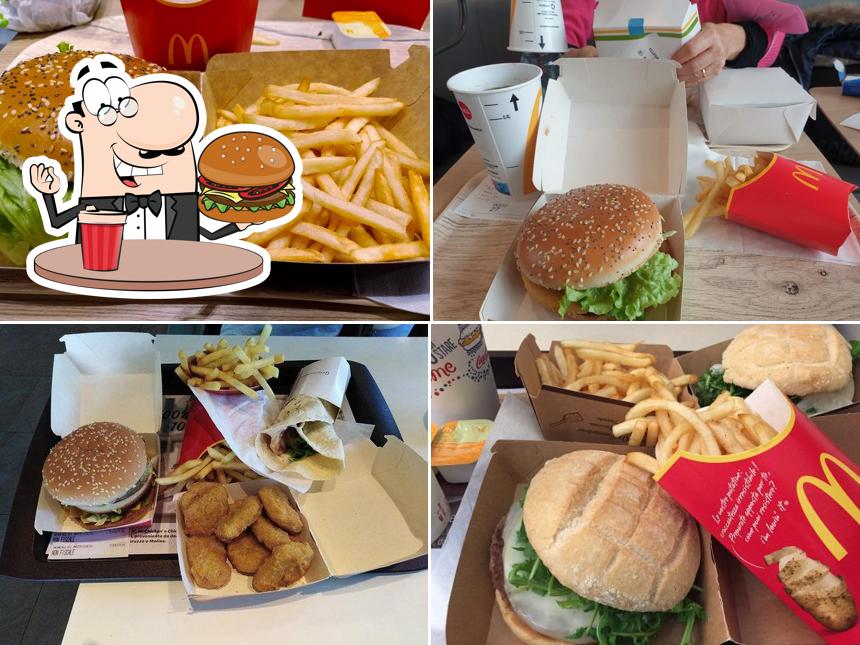 Ordina un hamburger a McDonald's Frascati Drive