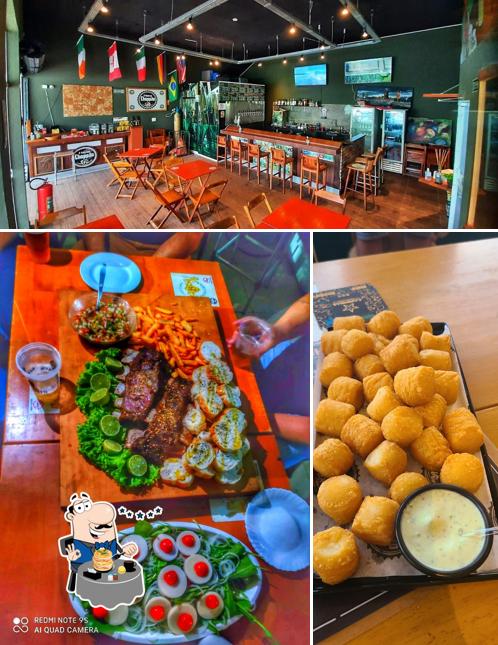 A comida e interior do restaurante