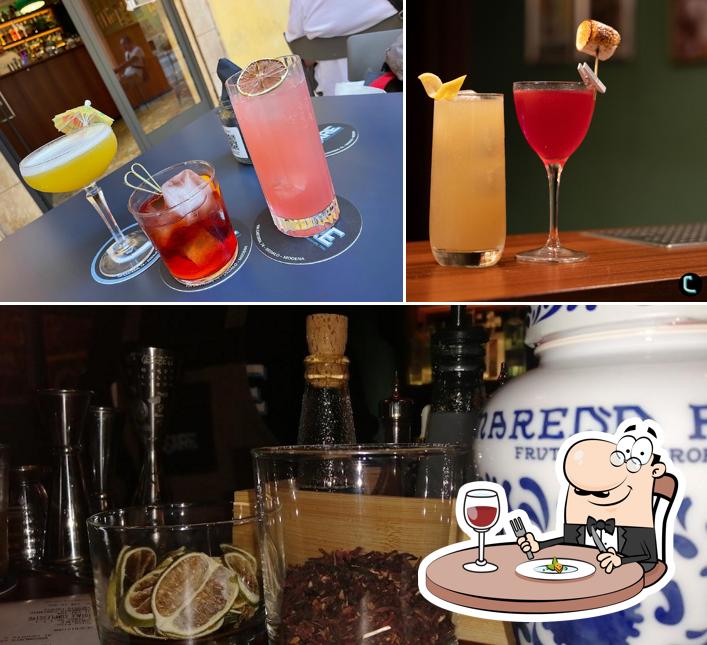 Tra le varie cose da Cesare Modena — Caffè Malagoli dal 1934 si possono trovare la cibo e interni