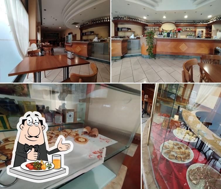 La immagine della cibo e interni di Cafè Del Lario