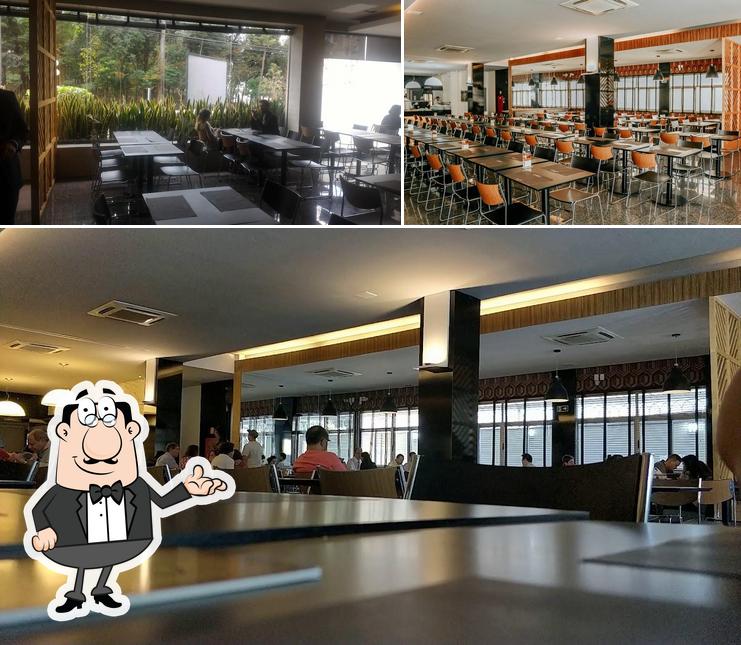 O interior do Limozini Grill