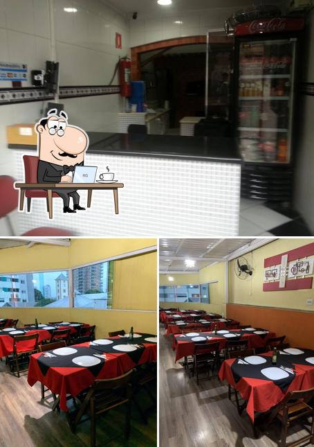 Entre diferentes coisas, interior e comida podem ser encontrados a Ki Pizza