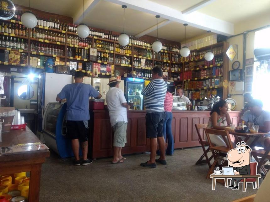 Sente em uma das mesas no Bodega de Véio - Recife Antigo