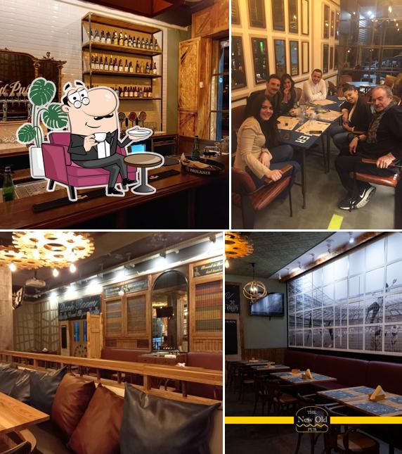Siediti a un tavolo di The New Old Pub