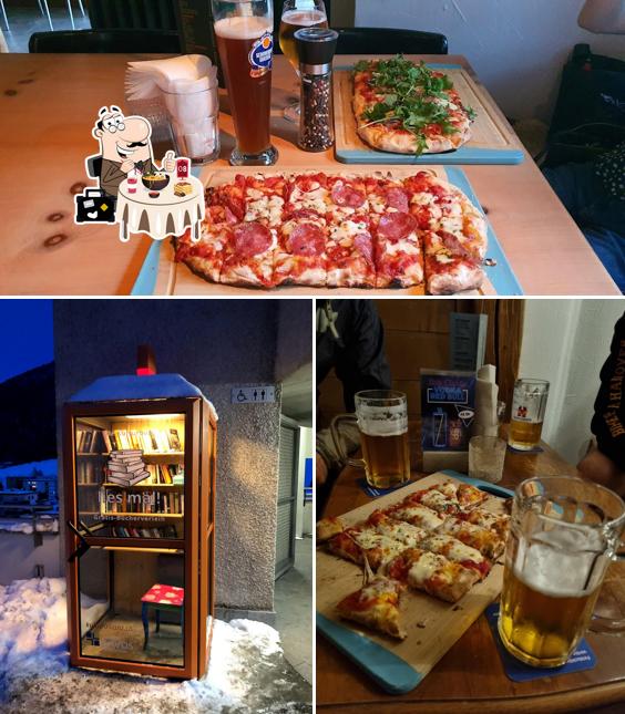 La foto della cibo e interni di Chämi Bar