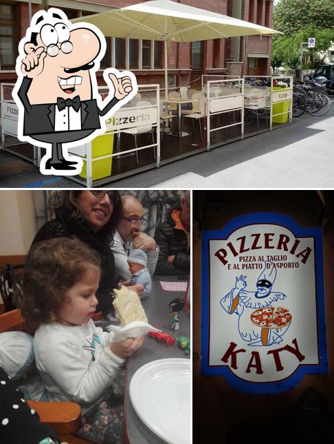 Dai un'occhiata agli interni di Pizzeria Katy