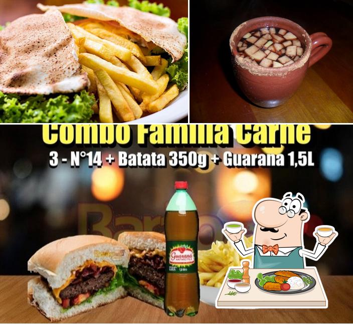 Sanduíche de carne de porco desfiada em Barão Lanches