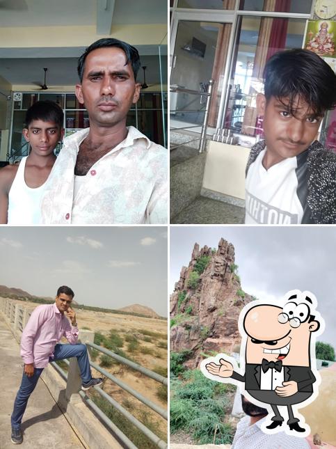 Look at this image of Sri Devnarayan Bhojanalay